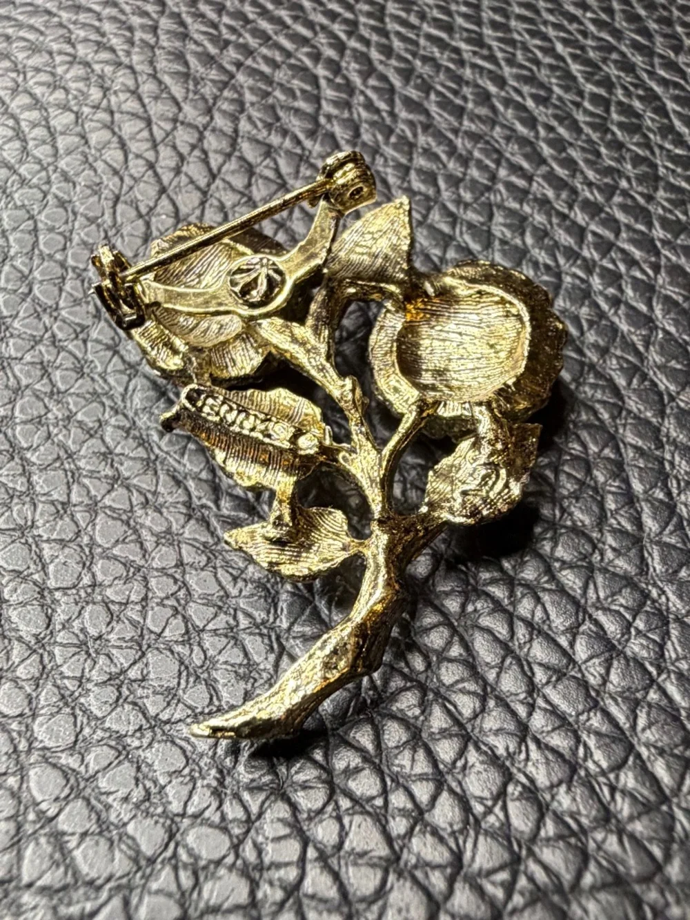 Vintage Gerrys Gold Tone Roses Brooch Pin 1.5